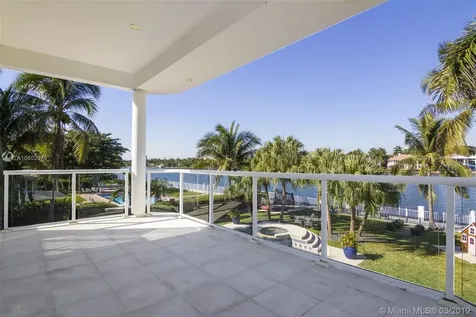 934 S Southlake Drive Hollywood FL 33019