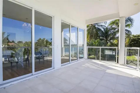 934 S Southlake Drive Hollywood FL 33019