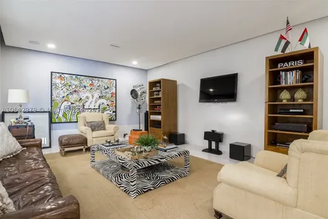 934 S Southlake Drive Hollywood FL 33019