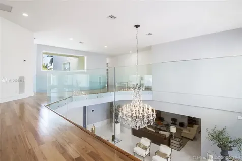 934 S Southlake Drive Hollywood FL 33019