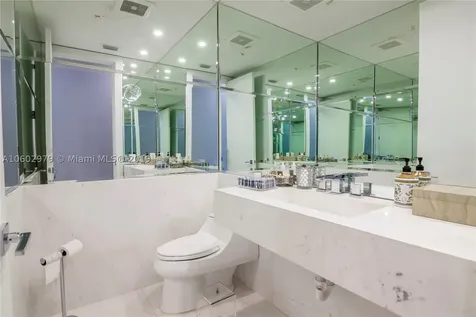 934 S Southlake Drive Hollywood FL 33019