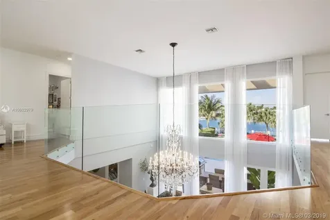 934 S Southlake Drive Hollywood FL 33019