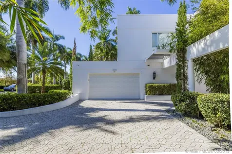 934 S Southlake Drive Hollywood FL 33019
