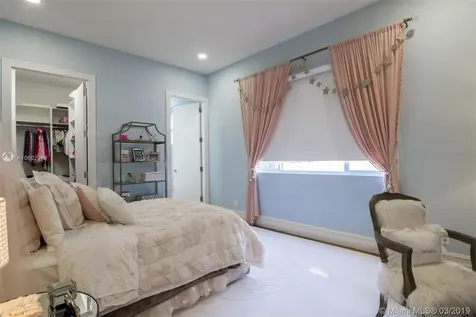 934 S Southlake Drive Hollywood FL 33019