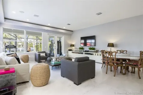 934 S Southlake Drive Hollywood FL 33019