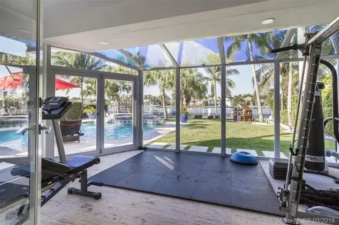 934 S Southlake Drive Hollywood FL 33019