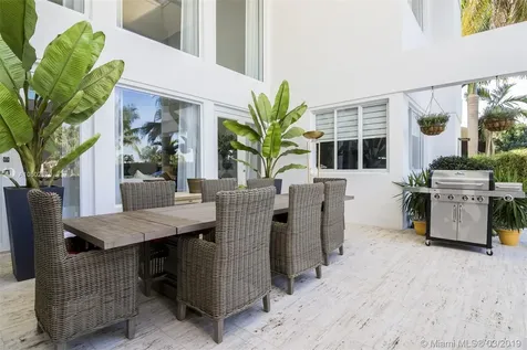 934 S Southlake Drive Hollywood FL 33019