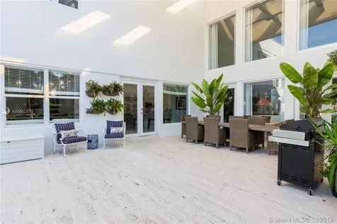 934 S Southlake Drive Hollywood FL 33019