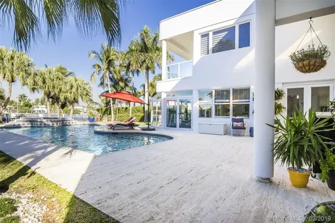 934 S Southlake Drive Hollywood FL 33019