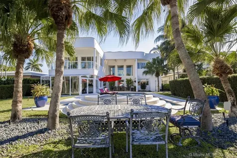934 S Southlake Drive Hollywood FL 33019