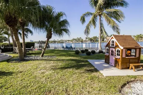 934 S Southlake Drive Hollywood FL 33019