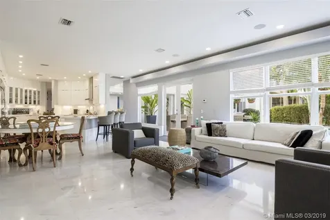 934 S Southlake Drive Hollywood FL 33019