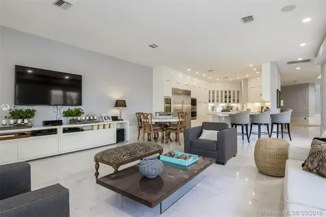 934 S Southlake Drive Hollywood FL 33019