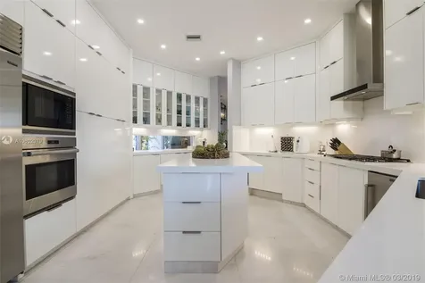 934 S Southlake Drive Hollywood FL 33019