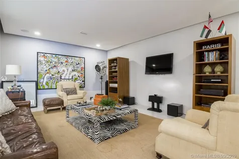 934 S Southlake Drive Hollywood FL 33019