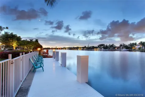 934 S Southlake Drive Hollywood FL 33019