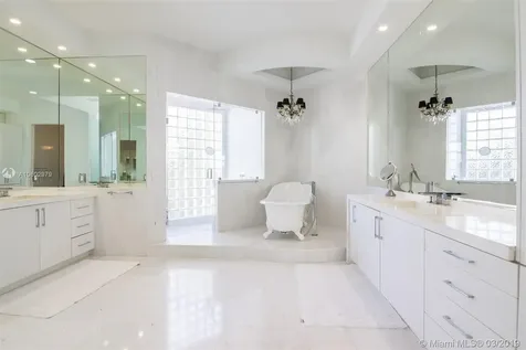 934 S Southlake Drive Hollywood FL 33019