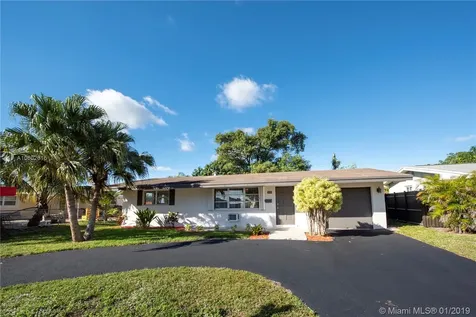 1110 NW 79th Terrace Pembroke Pines FL 33024