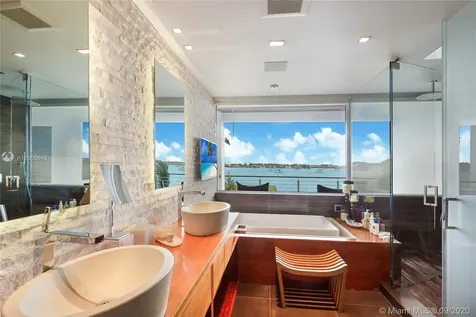 1376 S Venetian Way Miami FL 33139