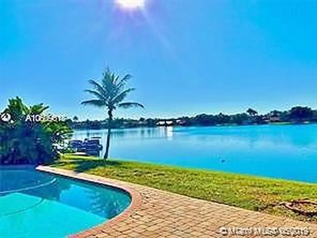 10354 SW 18th Street Davie FL 33324