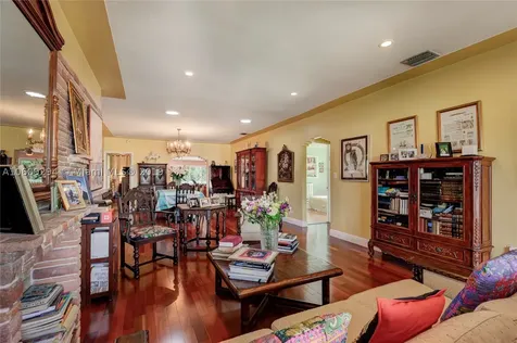 9033 Garland Avenue Surfside FL 33154