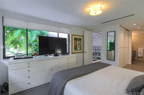 4002 Kumquat Avenue Miami FL 33133