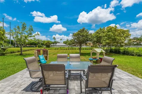 850 Greenbriar Avenue Davie FL 33325