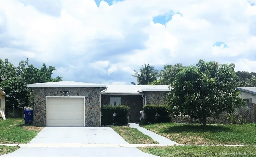 6520 SW 7th Court North Lauderdale FL 33068