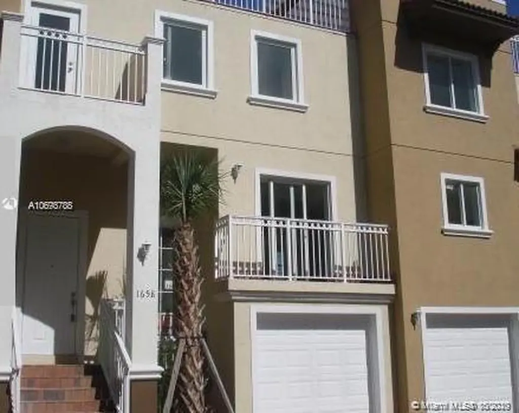 1658 Hayes Street Hollywood FL 33020
