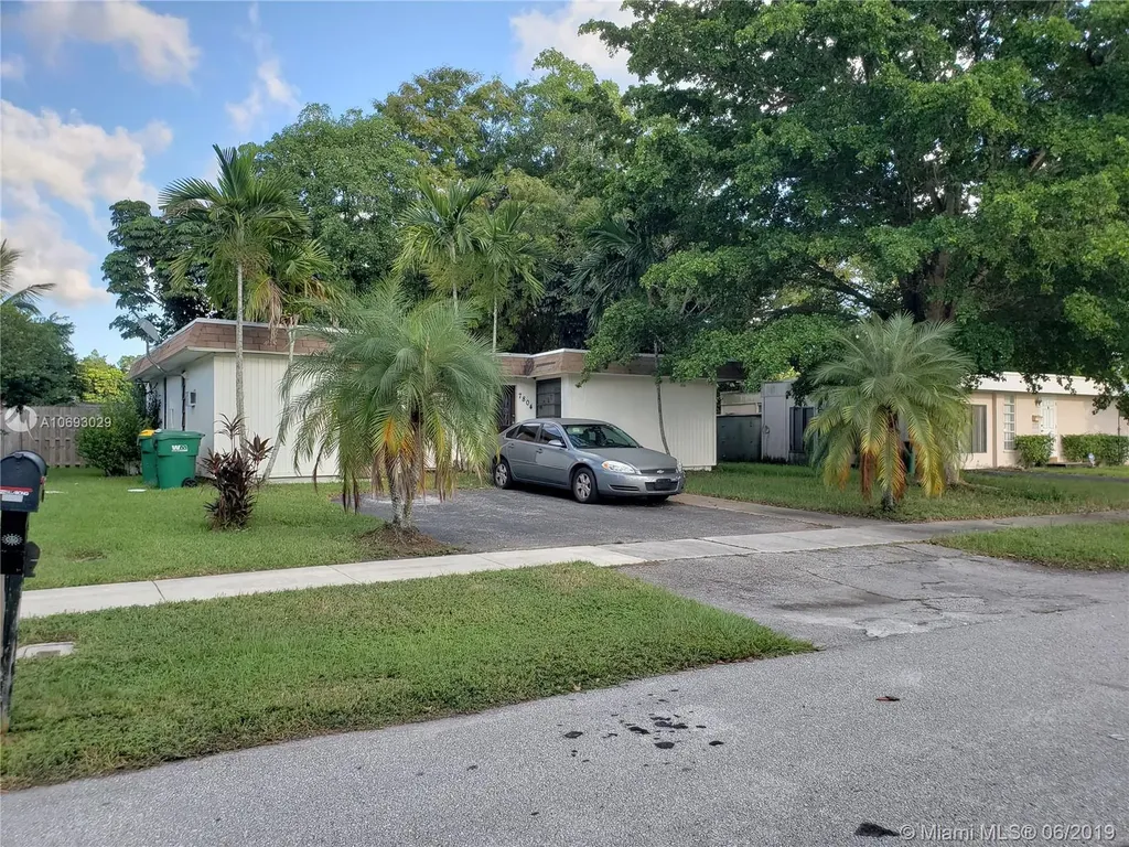 7804 NW 75th Avenue Tamarac FL 33321