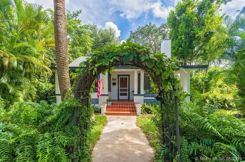 725 NE 121st Street North Miami FL 33161