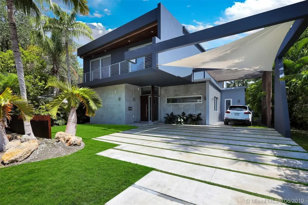 4061 Woodridge Road Miami FL 33133
