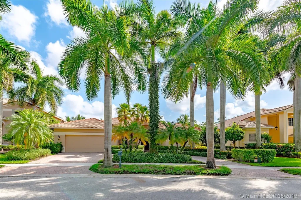 1625 Victoria Pointe Circle Weston FL 33327
