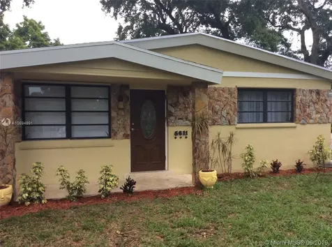 5611 Farragut Street Hollywood FL 33021