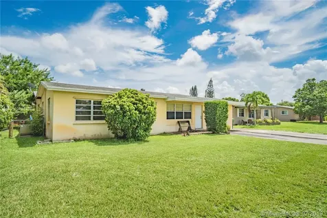 7140 SW 10th Street Pembroke Pines FL 33023