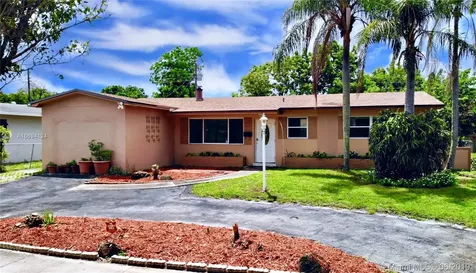 6422 SW 7th Street Pembroke Pines FL 33023