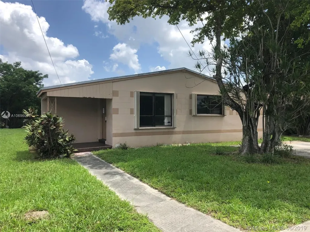 4631 SW 19th Street West Park FL 33023