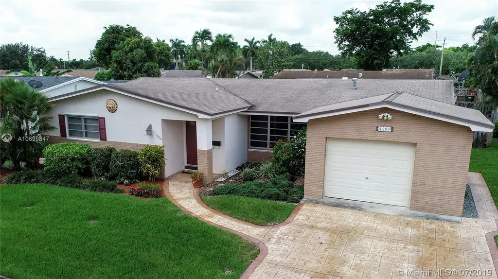 1900 NW 88th Terrace Pembroke Pines FL 33024