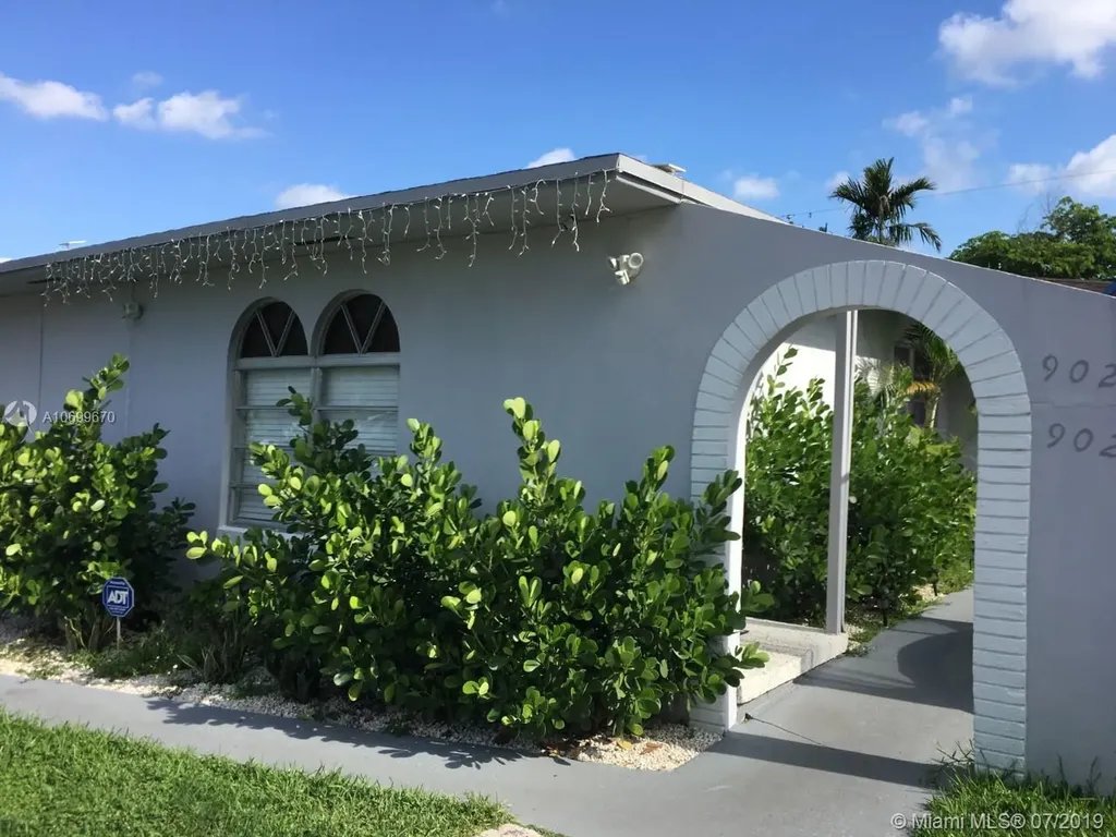 9021 SW 42nd Street Miami FL 33165