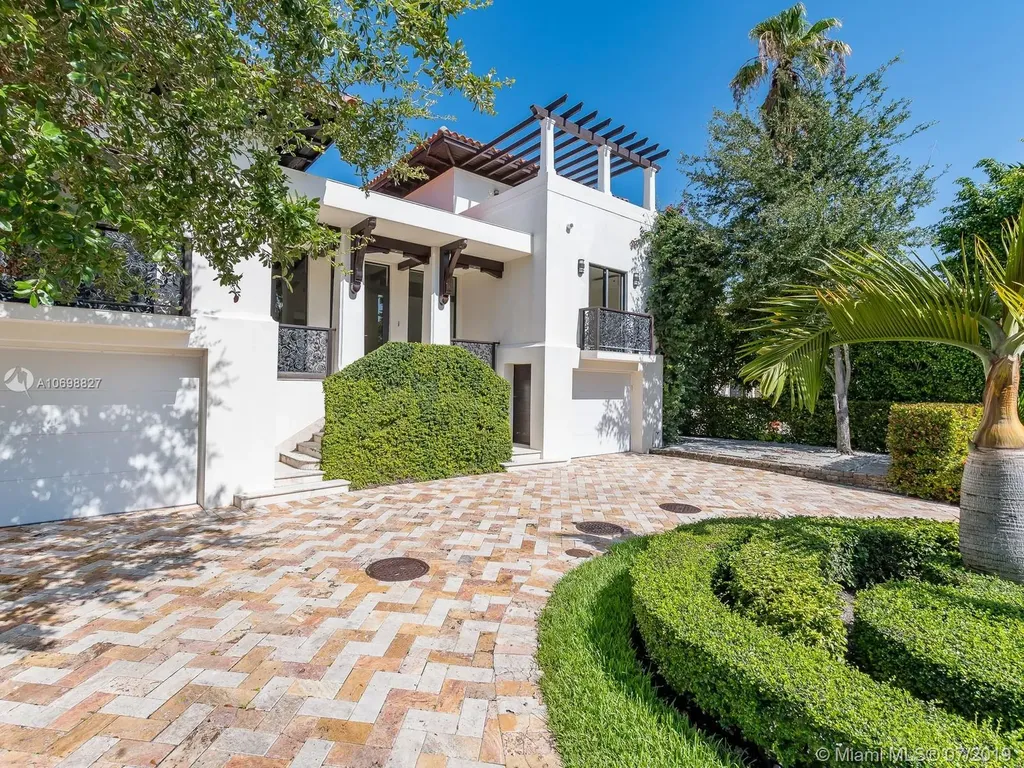 670 Warren Lane Key Biscayne FL 33149
