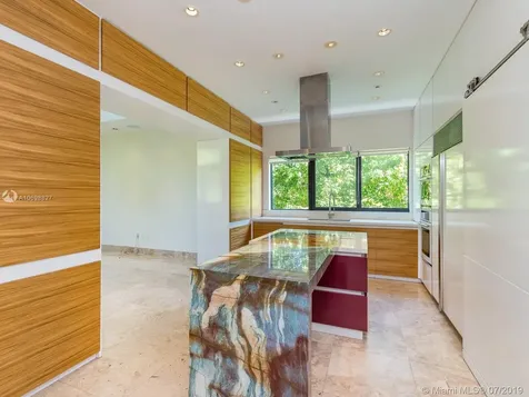 670 Warren Lane Key Biscayne FL 33149