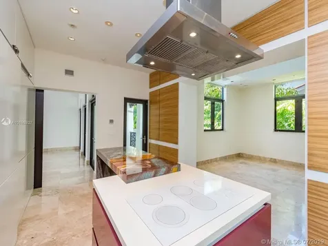 670 Warren Lane Key Biscayne FL 33149
