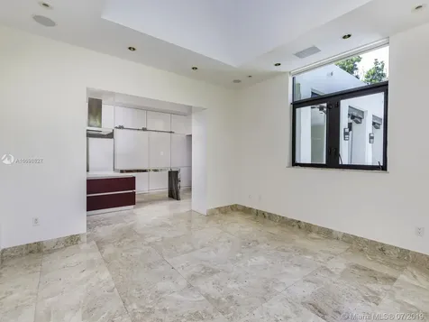670 Warren Lane Key Biscayne FL 33149