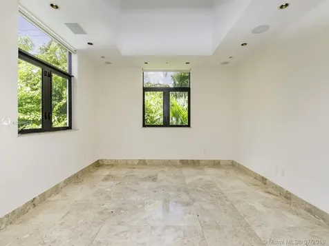 670 Warren Lane Key Biscayne FL 33149