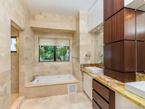 670 Warren Lane Key Biscayne FL 33149