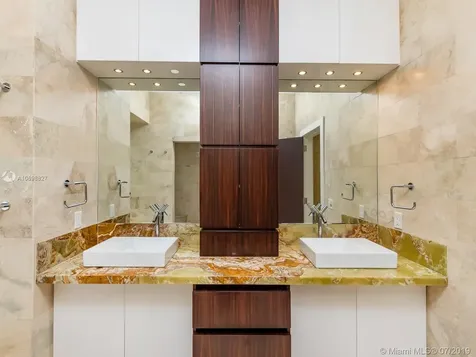 670 Warren Lane Key Biscayne FL 33149