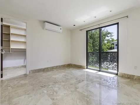 670 Warren Lane Key Biscayne FL 33149