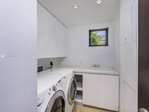 670 Warren Lane Key Biscayne FL 33149