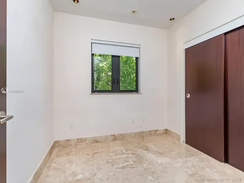 670 Warren Lane Key Biscayne FL 33149