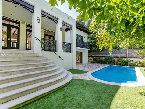 670 Warren Lane Key Biscayne FL 33149